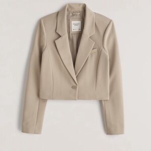 Abercrombie & Fitch Cropped Blazer